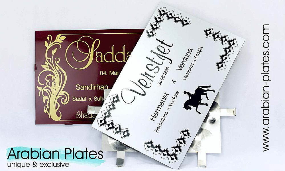 Boxenschilder mit Wechselrahmen von Arabian-Plates.com